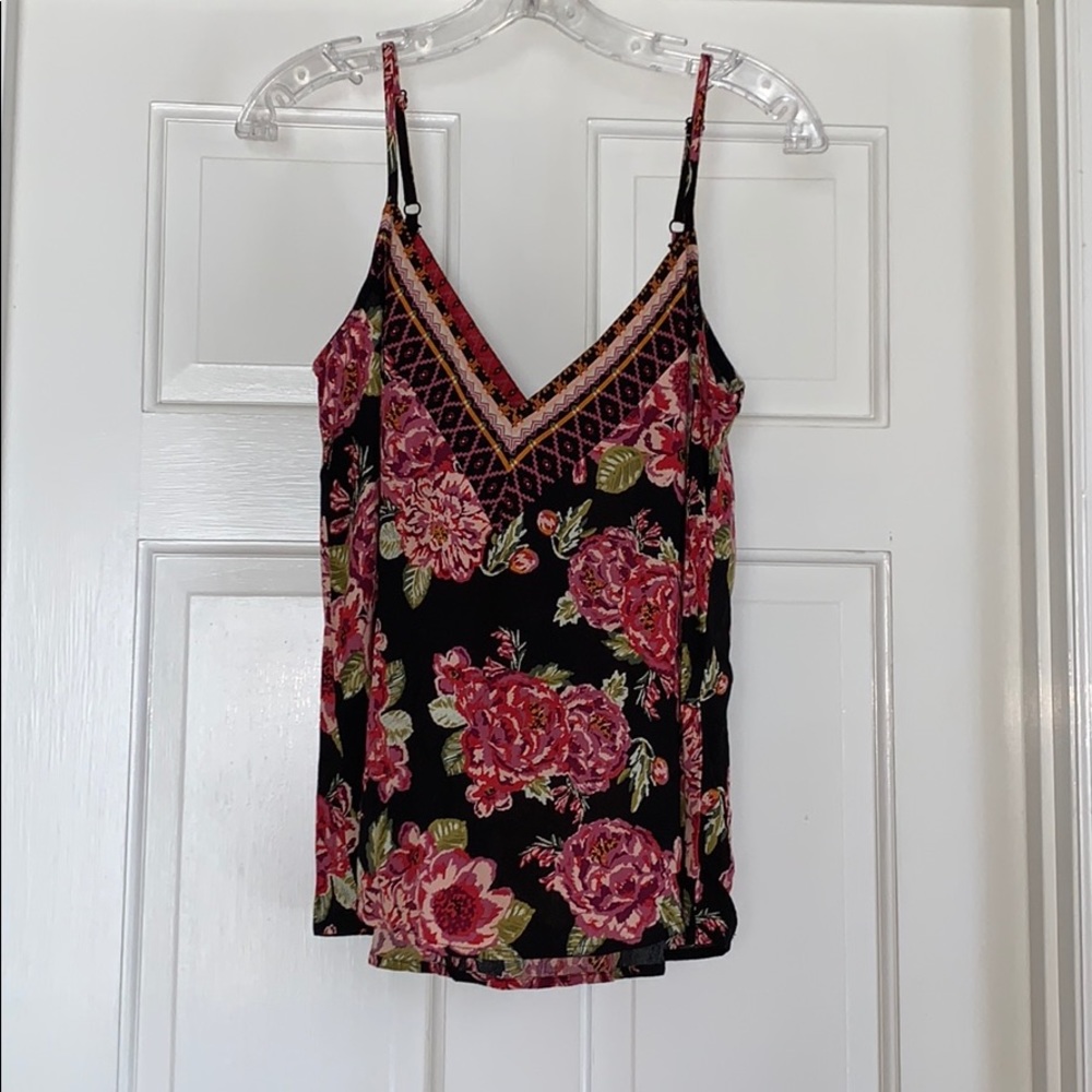 Women’s Buckle Eyeshadow Tank Top Size Medium